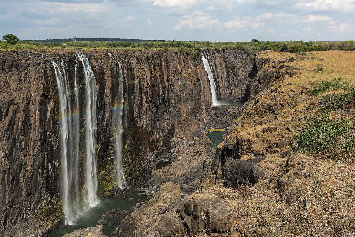 Самый высокий водопад в северной африке. Озеро Кариба Зимбабве. Водопады Африки названия. Замбия фото.
